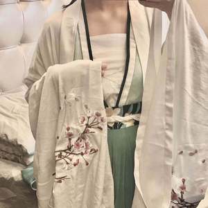 爱莉希雅奶水被挤得到处喷H
